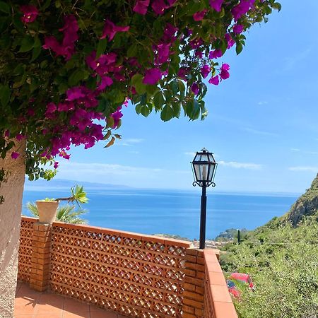 Casa Dei Sogni Taormina Bed & Breakfast Екстериор снимка