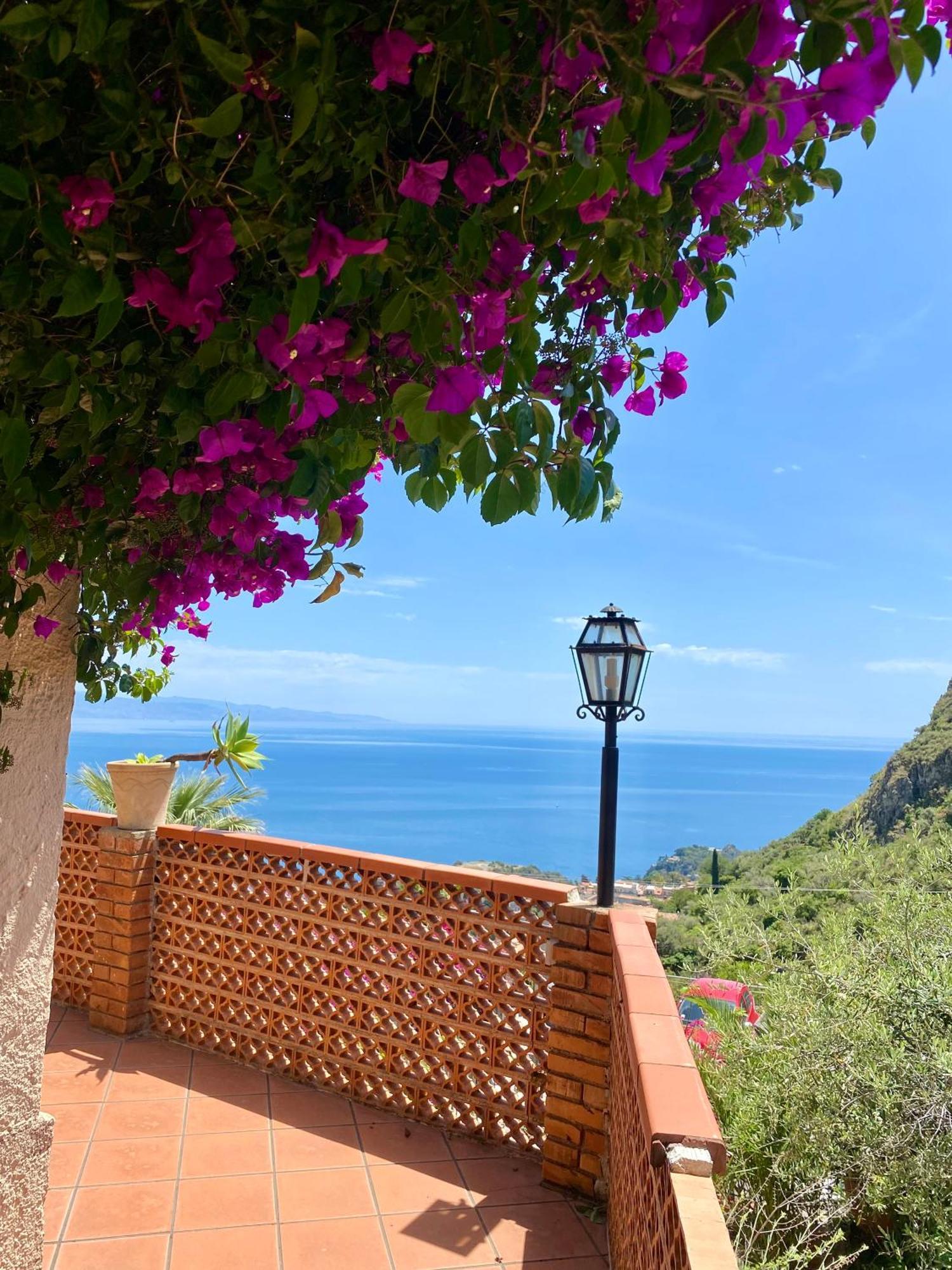 Casa Dei Sogni Taormina Bed & Breakfast Екстериор снимка